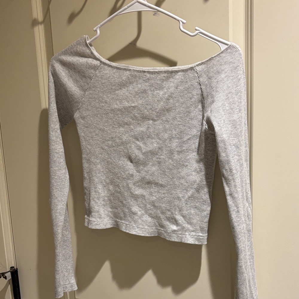 Brandy Melville John Galt Light Gray Long Sleeve Top